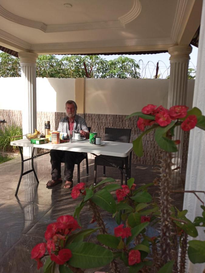 Faith And Grace Guest House Lamin Beretto Esterno foto
