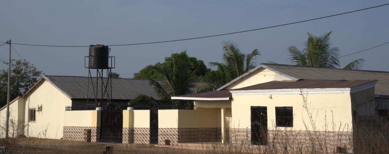Faith And Grace Guest House Lamin Beretto Esterno foto