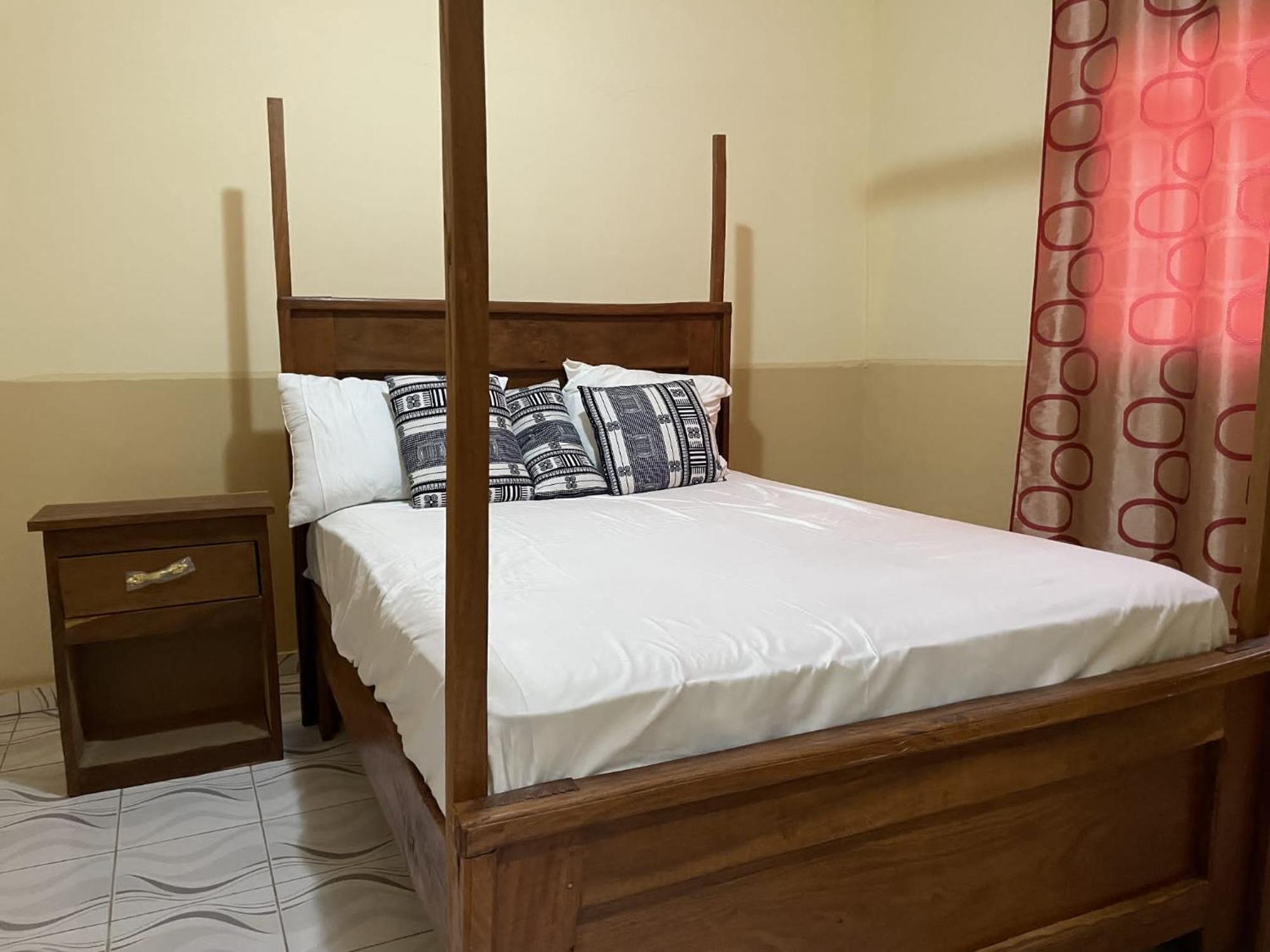 Faith And Grace Guest House Lamin Beretto Esterno foto